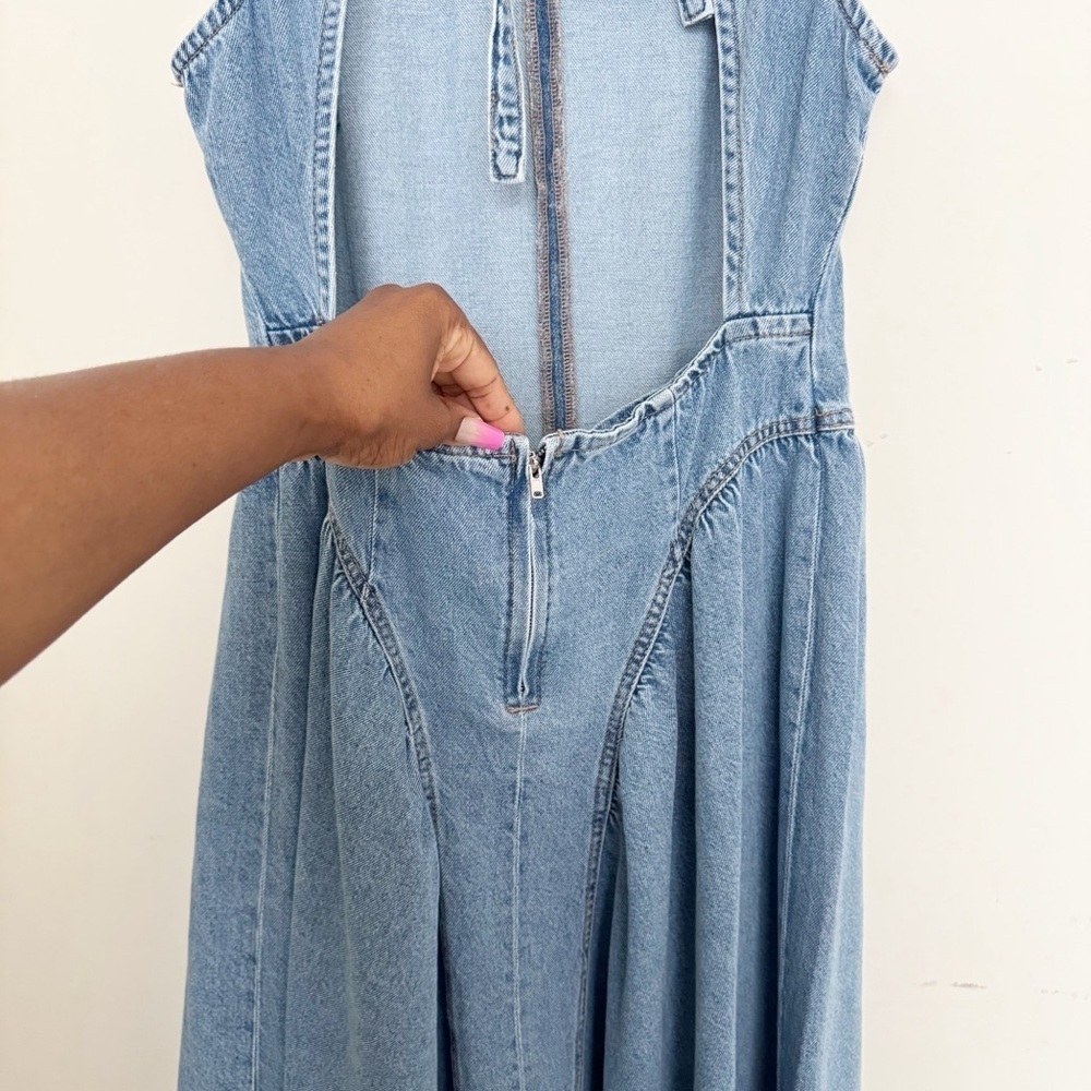 Backless denim dress - Picture 10 of 16